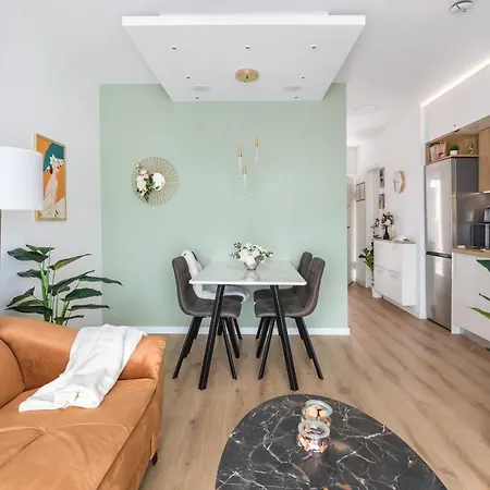 Appartamento Exquisite Couples Delight With Free Bikes & Parking Spalato Esterno foto