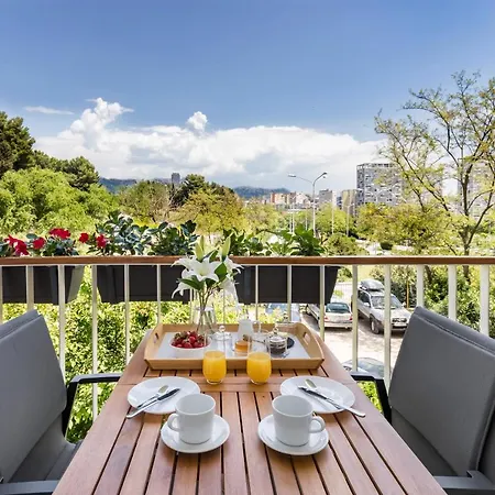 Appartamento Exquisite Couples Delight With Free Bikes & Parking Spalato Esterno foto