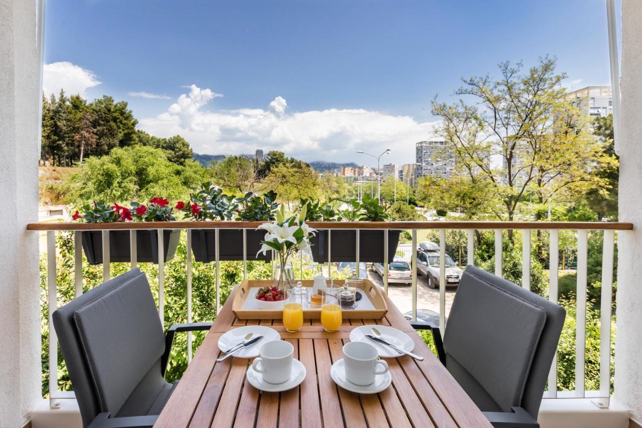 Exquisite Couples Delight With Free Bikes & Parking Apartment