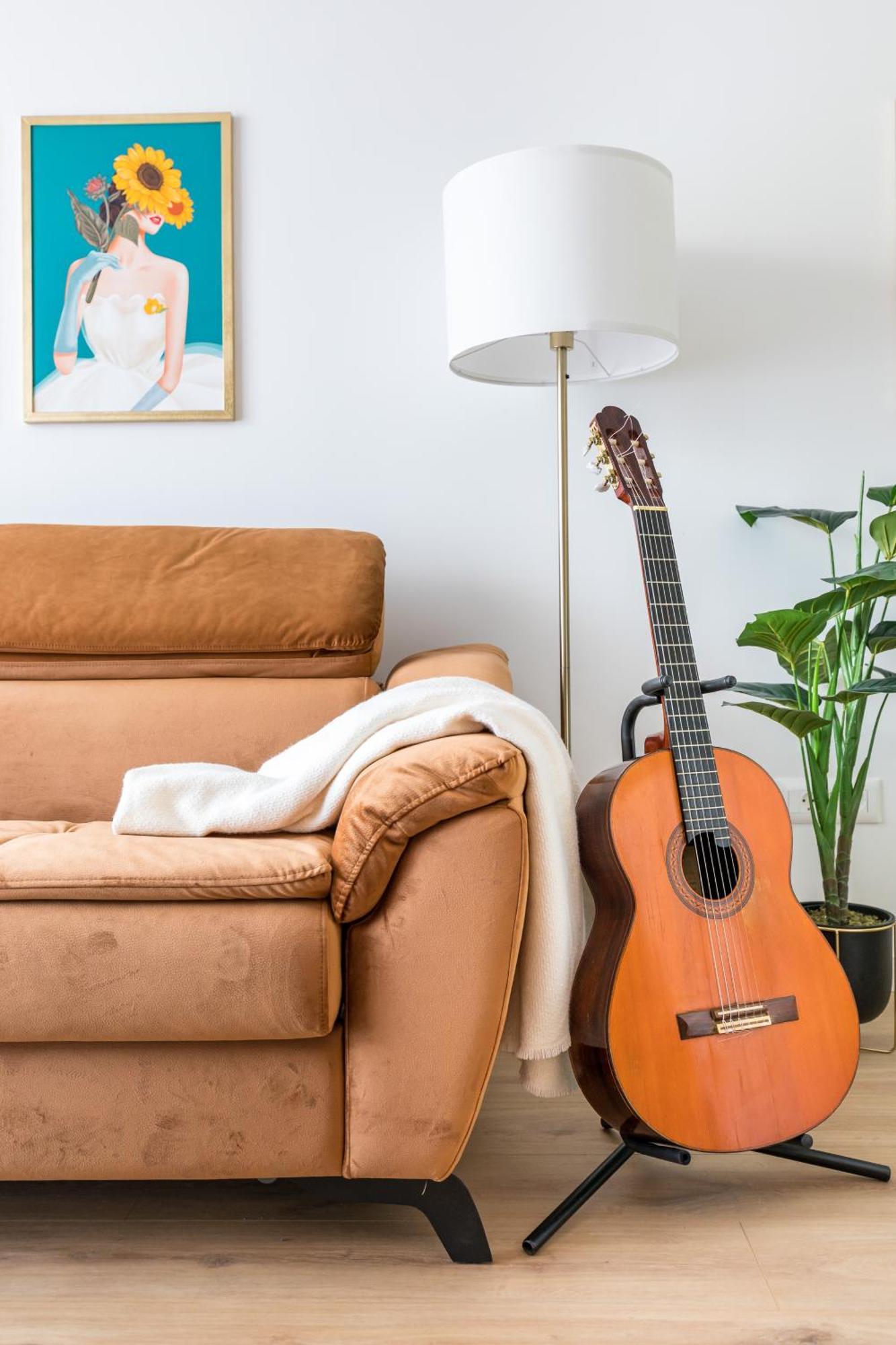 Exquisite Couples Delight With Free Bikes & Parking Apartment Split